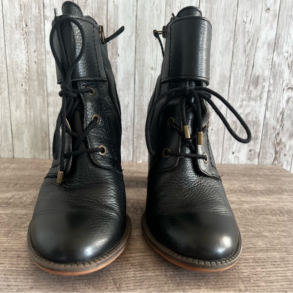 Franco Sarto Women’s Leather Lace Up Heeled Leather Ankle Boot Size 8 - Picture 3 of 9